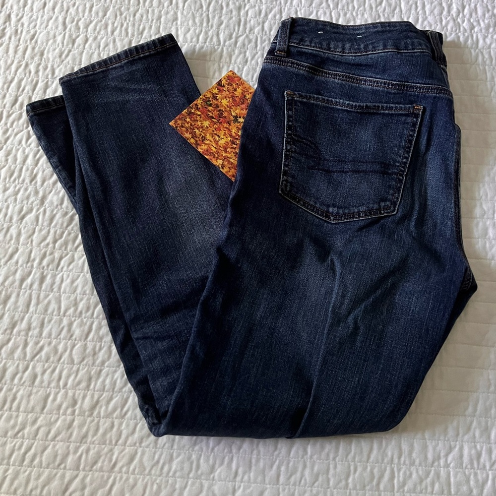 AMERICAN EAGLE TOMGIRL JEANS SIZE 8 GUC